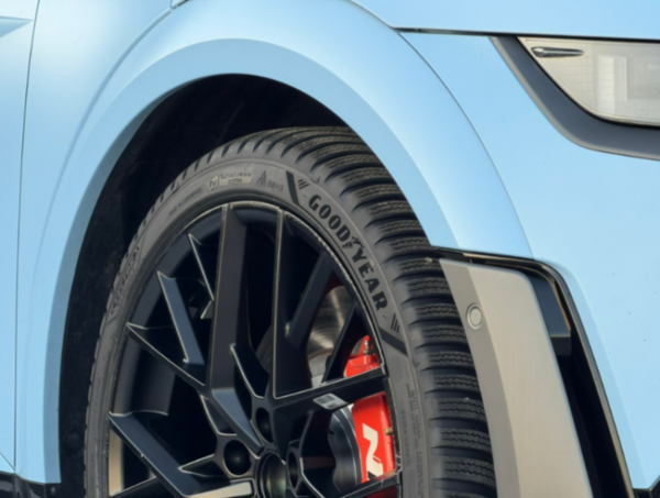 Test celoročných pneumatík 225/40 R18 Auto Bild: Novinka vyzvala prémiovú elitu