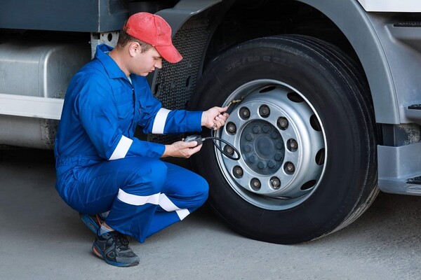 Aký je správny tlak v pneumatikách nákladných vozidiel?