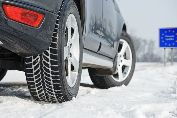 Je aj v zahraničí povinnosť zimných pneumatík?