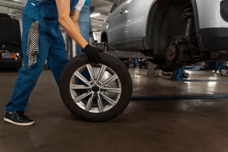 mechanic-working-shop-car.jpg mechanic-working-shop-car.jpg